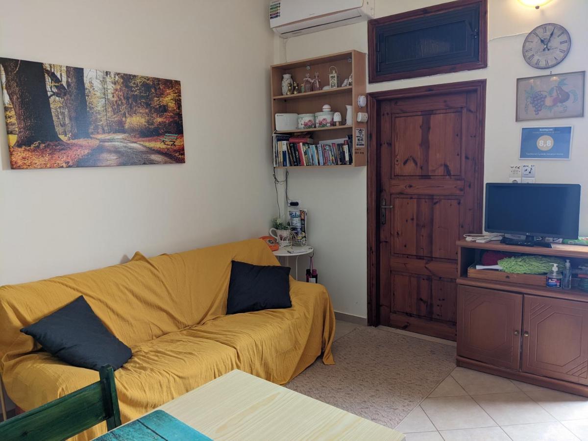 2-bedroom Blue & White House With Garden And Platanias (Crete)