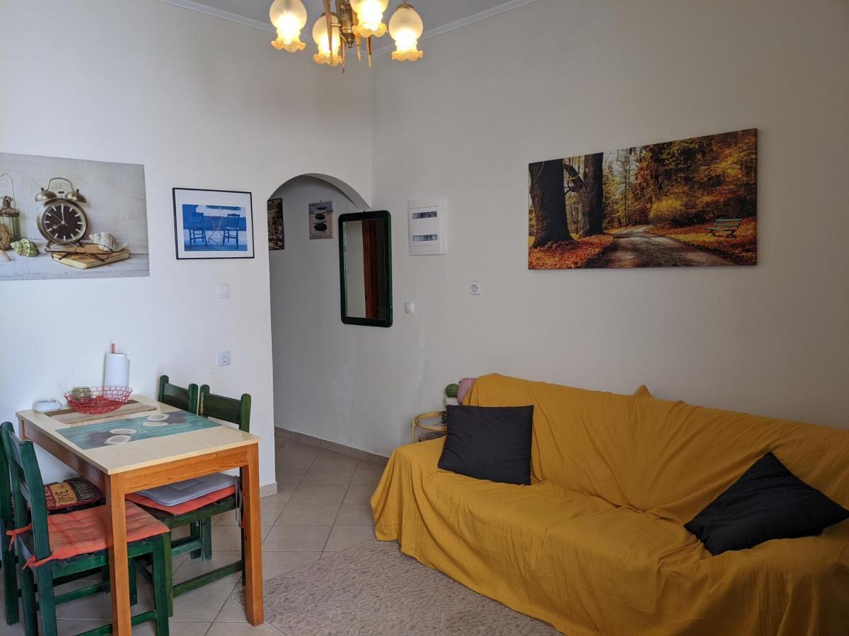 2-bedroom Blue & White House With Garden And Holiday home *