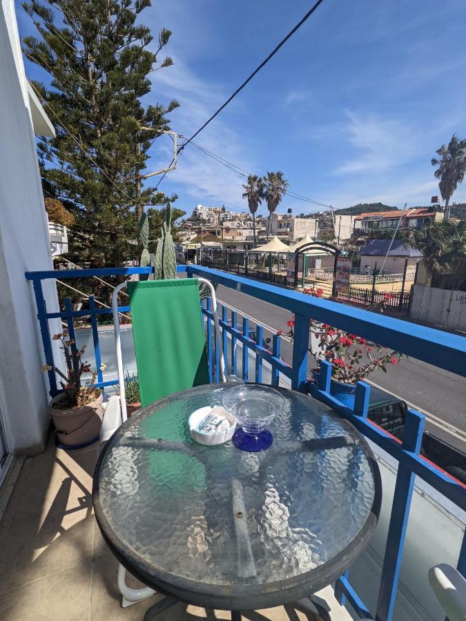 2-bedroom Blue & White House With Garden And *