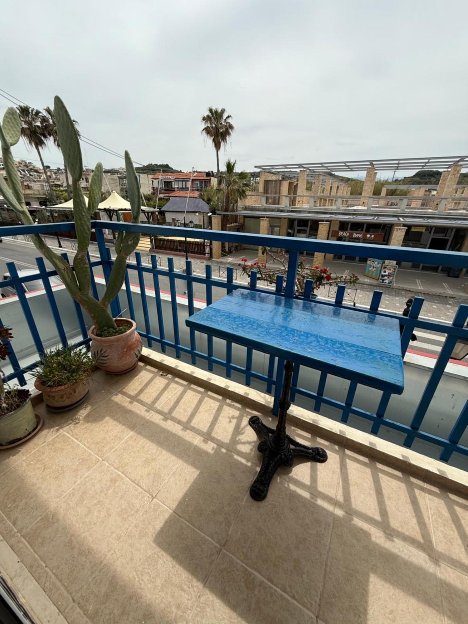 Holiday home 2-bedroom Blue & White House With Garden And Platanias (Crete)