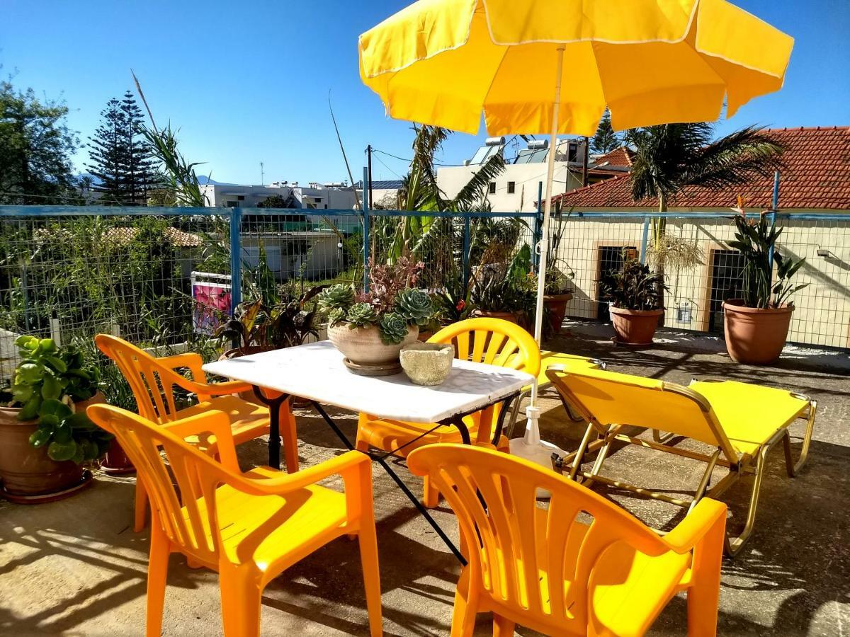 Holiday home 2-bedroom Blue & White House With Garden And
